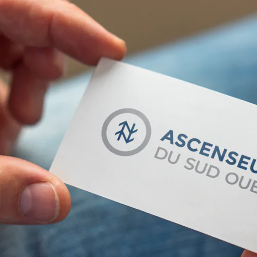 Photo d'une carte de visite concue et imprimée par La Boutic Publicitaire à Toulouse